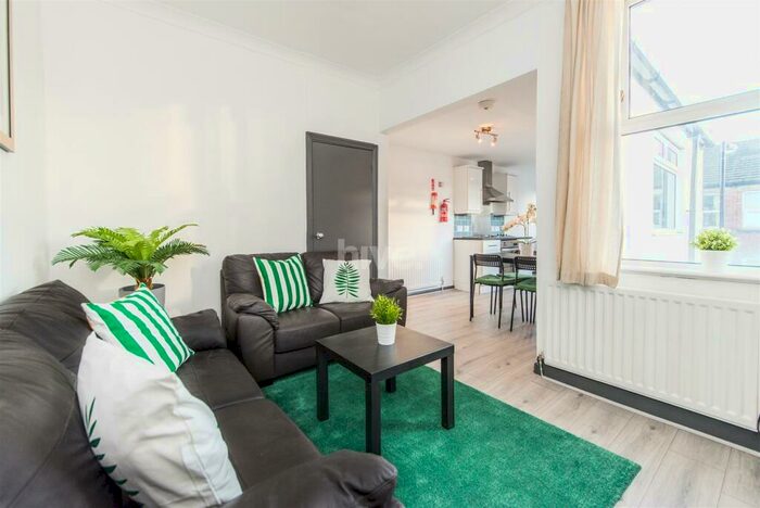 3 Bedroom Flat To Rent In Eighth Avenue, Heaton, Newcastle Upon Tyne, NE6