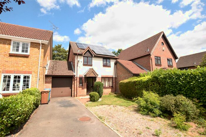 3 Bedroom Link Detached House To Rent In Gower Park, College Town, Sandhurst, Berkshire, GU47