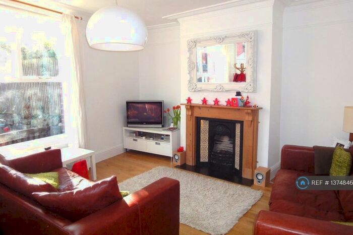 3 Bedroom Terraced House To Rent In Heddon Place, Leeds, LS6