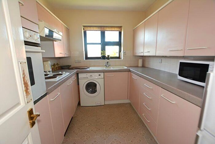 1 Bedroom Flat For Sale In Maxwell Road, Beaconsfield, HP9