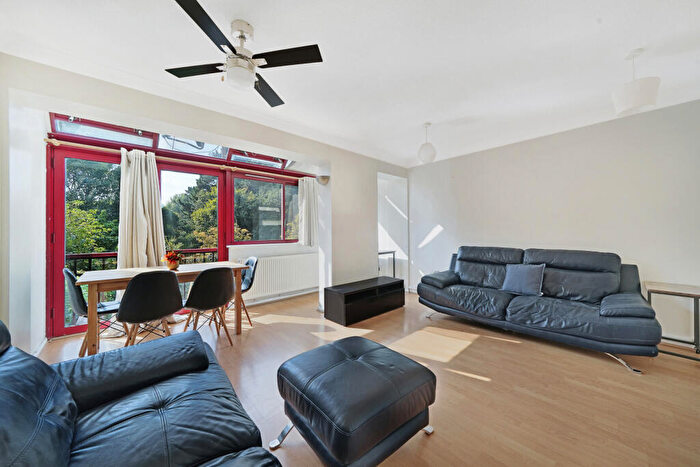 3 Bedroom Maisonette To Rent In Bywater Place, Surrey Quays, SE16