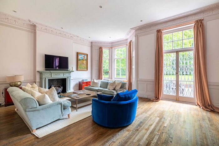3 Bedroom Flat To Rent In Evelyn Gardens, Kensington And Chelsea, London, SW7