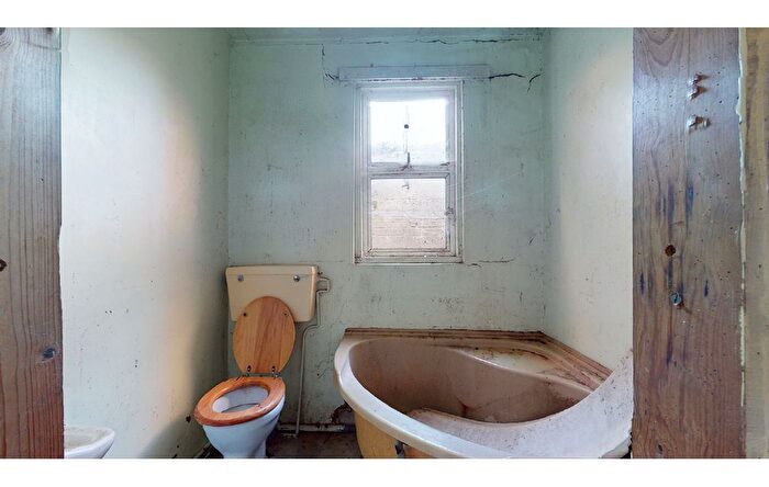 2 Bedroom End Of Terrace House For Sale In Elliott Street, Gravesend, DA12