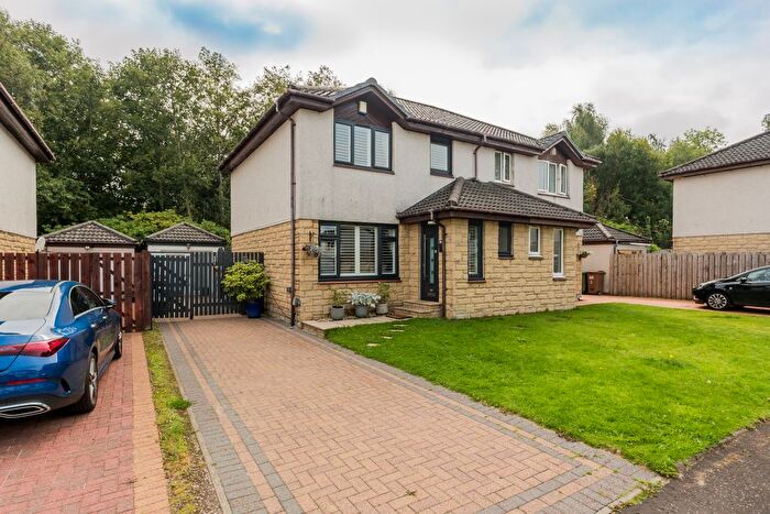 3 Bedroom Semi-Detached House For Sale In Glenfield Grove, Paisley, PA2