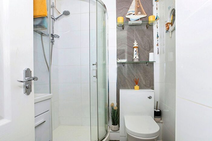 2 Bedroom Flat For Sale In Flamborough Close, Woodston, Peterborough, PE2