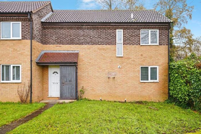 3 Bedroom Semi-detached House To Rent In Acacia Walk, Banbury, OX16