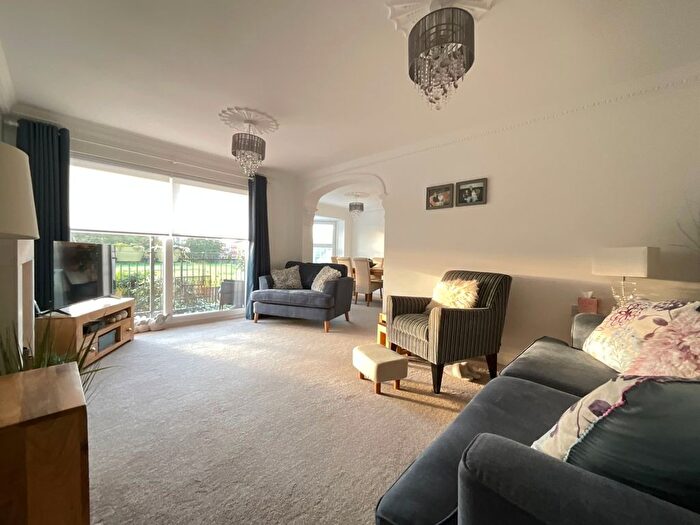 3 Bedroom Flat For Sale In Rockcliffe, South Shields, Tyne And Wear, NE33