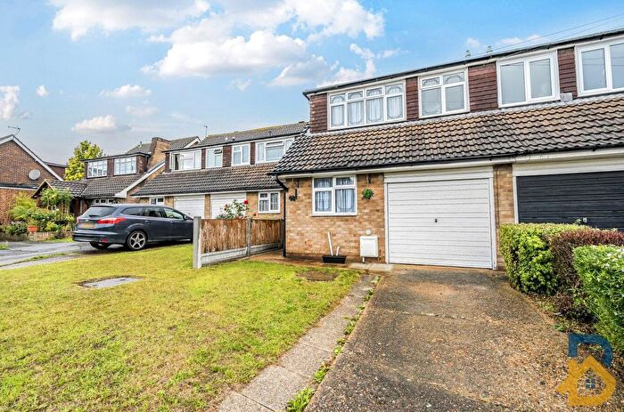 3 Bedroom Semi-Detached House For Sale In Wych Elm Close, Hornchurch, RM11
