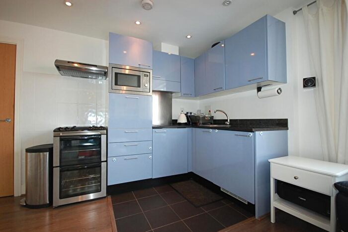 1 Bedroom Flat To Rent In Solar House, Wood Green, N22