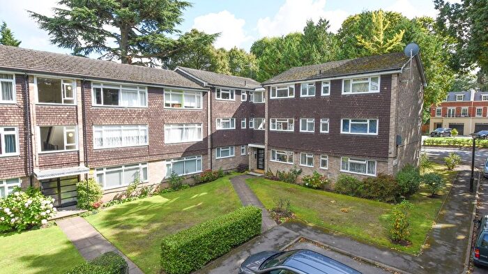 2 Bedroom Flat To Rent In Ikona Court, Weybridge, KT13