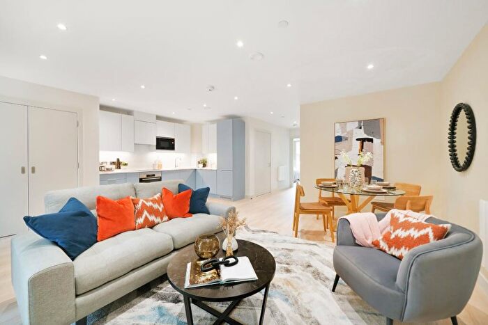 2 Bedroom Apartment To Rent In The Oakgate, KT22