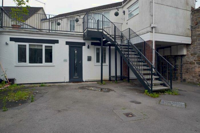 2 Bedroom Flat To Rent In Lower Queens Road, Clevedon, BS21