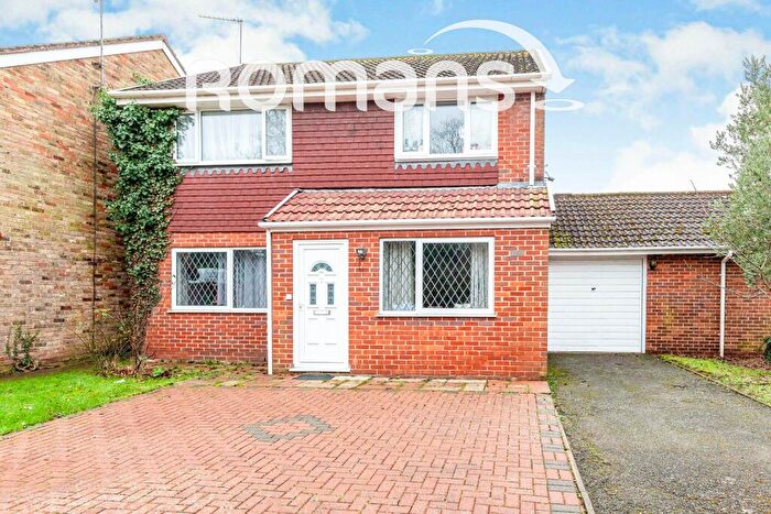 4 Bedroom Cottage To Rent In Red Cottage Mews, Langley, SL3