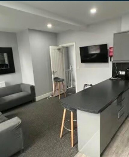 5 Bedroom Terraced House To Rent In Hartley Avenue, Leeds, West Yorkshire, LS6
