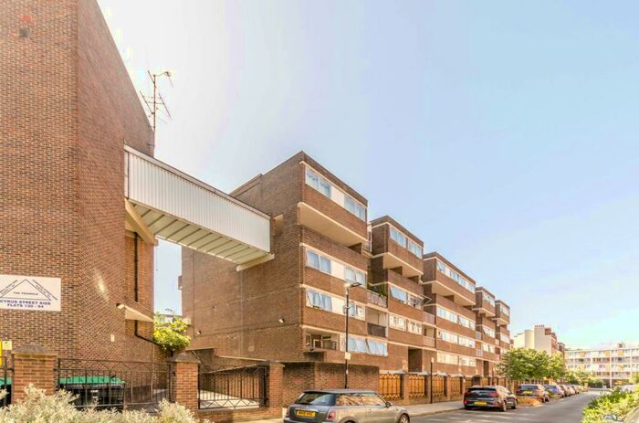 3 Bedroom Flat To Rent In Cyrus Street, Islington, London, EC1V