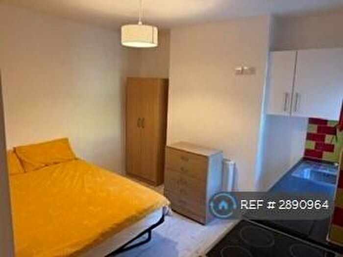 Studio To Rent In Eade Road, London, N4