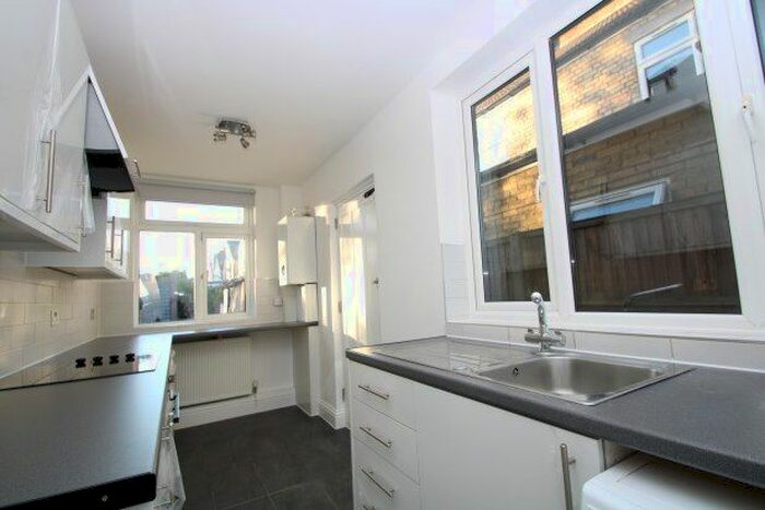 3 Bedroom Flat To Rent In Sydenham Road, Croydon, CR0