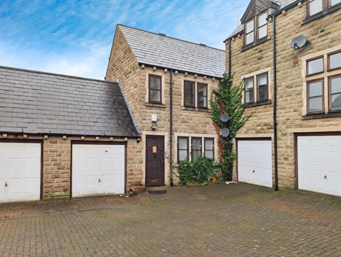 2 Bedroom Apartment For Sale In Chester Road, Boothtown, Halifax, West Yorkshire, HX3
