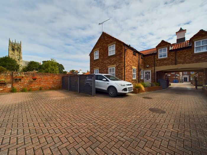 3 Bedroom Mews For Sale In St. Augustines Mews, Hull, Yorkshire, HU12