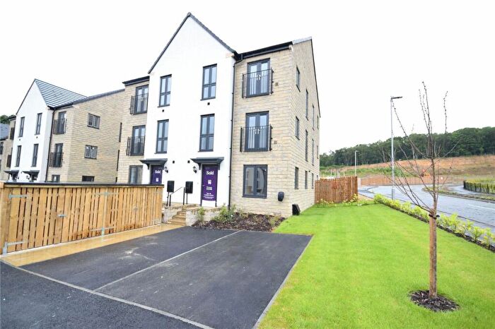 2 Bedroom Semi-Detached House To Rent In Clayton Wood Road, Leeds, West Yorkshire, LS16