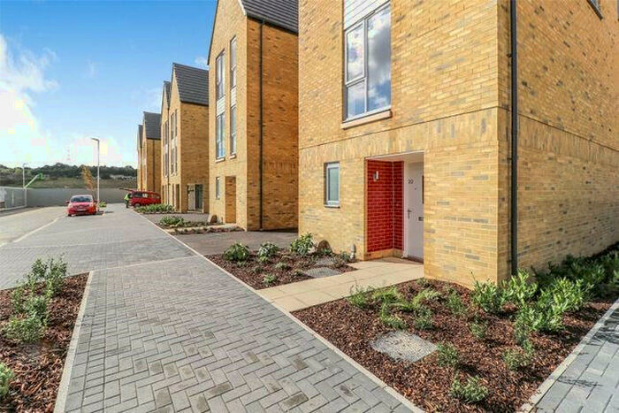 5 Bedroom Link Detached House To Rent In Longhoughton Avenue, Western Cross, Bluewater, DA10