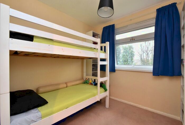 2 Bedroom Flat To Rent In Hope Park, Bromley BR1