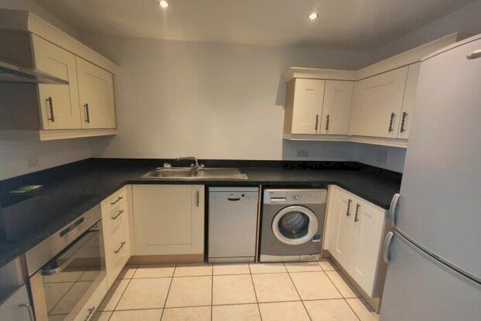 2 Bedroom Flat To Rent In Birkby Close, Leicester, LE5