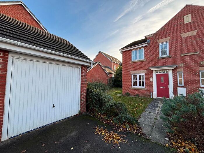 3 Bedroom Semi-Detached House To Rent In Sunningdale Way, The Belt, Gainsborough, DN21