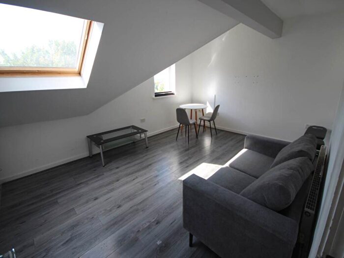 2 Bedroom Flat To Rent In Tong Street, Bradford, BD4