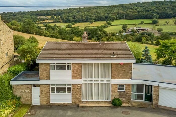 3 Bedroom Detached House To Rent In Sharp Lane, Almondbury, Huddersfield, HD4