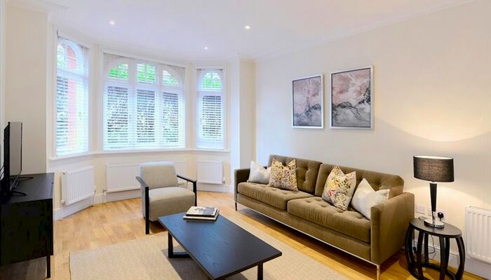 3 Bedroom Flat To Rent In Hamlet Gardens, London, Ravenscourt Park, W6