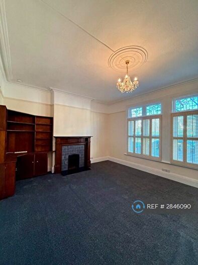 3 Bedroom Flat To Rent In Station Road, Westcliff-On-Sea, SS0