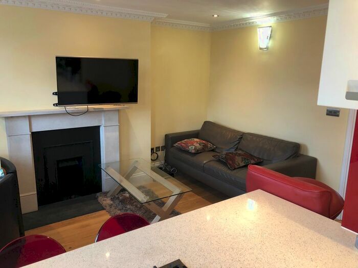 2 Bedroom Flat To Rent In Drayton Park, London, N5