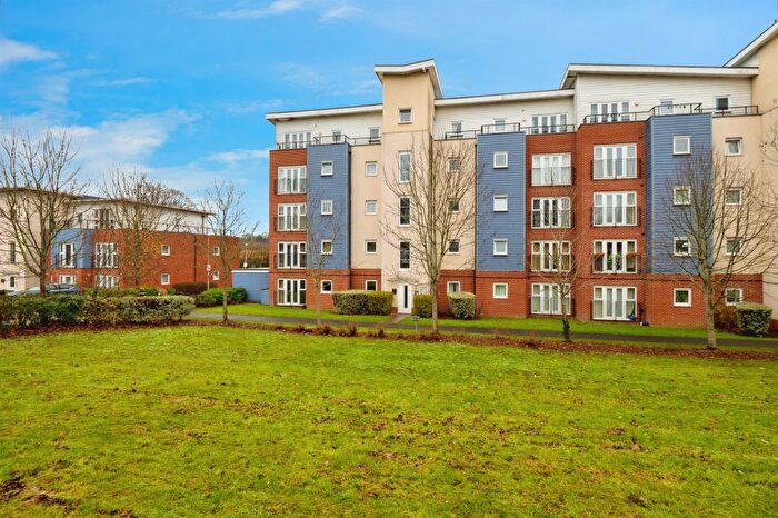 2 Bedroom Flat For Sale In Alexander Square, Eastleigh, SO50