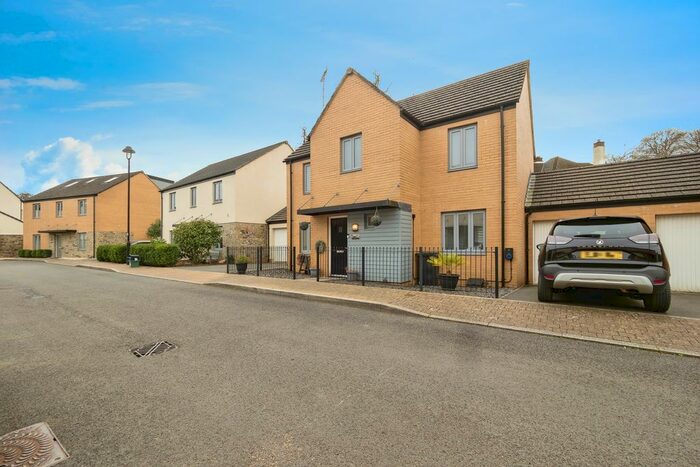 4 Bedroom Link Detached House For Sale In Orleigh Cross, Newton Abbot, Devon, TQ12