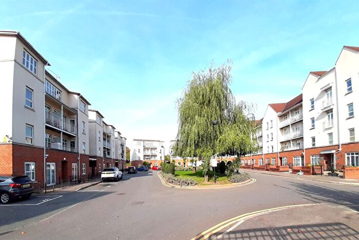 2 Bedroom Flat To Rent In Homerton Court, Magdalene Gardens, Whetstone, N20