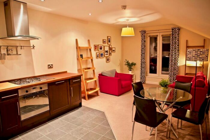 2 Bedroom Apartment To Rent In Central Road, Didsbury, M20