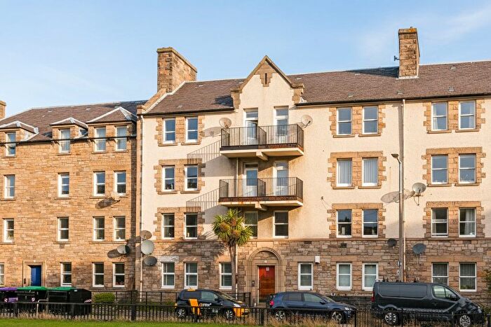 2 Bedroom Flat For Sale In Piershill Square East, Edinburgh, EH8