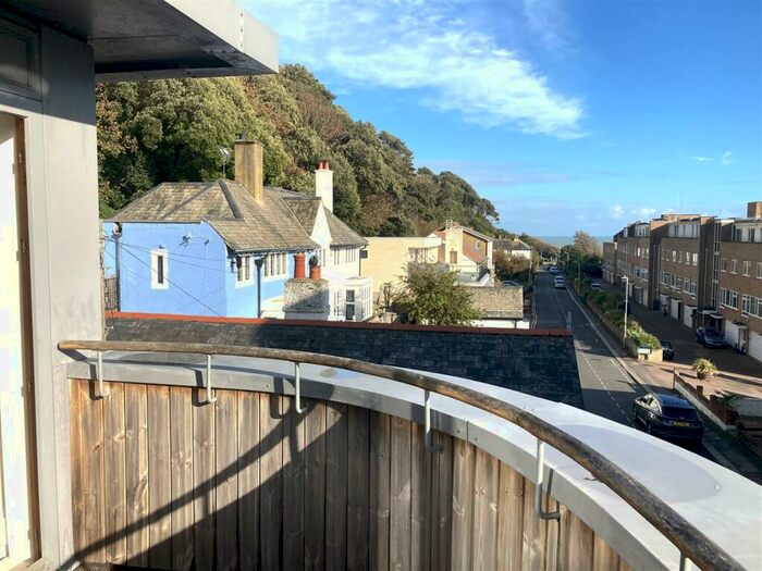2 Bedroom House To Rent In Radnor Cliff, Folkestone, CT20