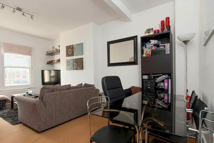 2 Bedroom Flat To Rent In Bradiston Road, London, W9