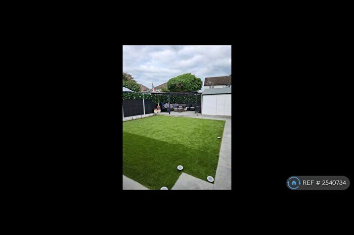 3 Bedroom Semi Detached House To Rent In West Point, Slough, SL1