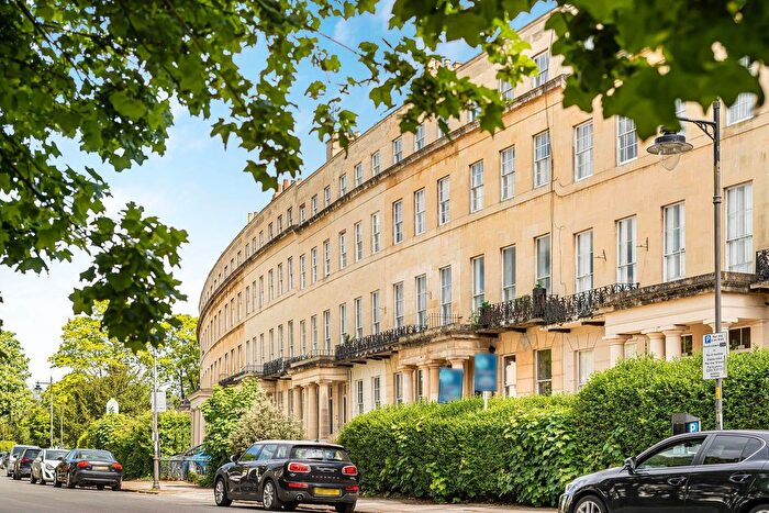 1 Bedroom Flat For Sale In Lansdown Crescent, Cheltenham, GL50