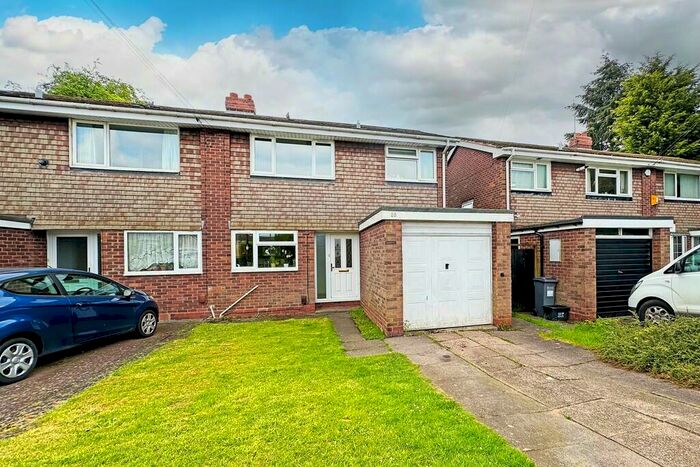 3 Bedroom Semi-Detached House To Rent In Hornbrook Grove, Solihull, B92