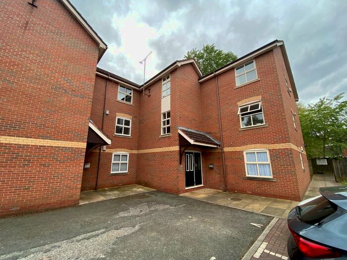 2 Bedroom Flat To Rent In Keats Mews, Manchester, Greater Manchester, M23