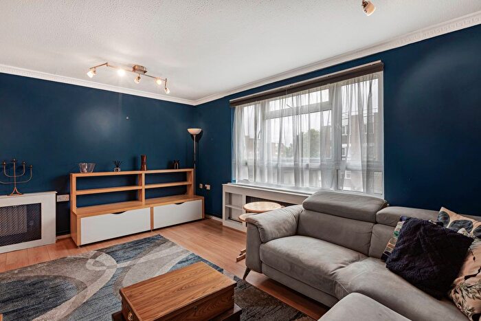 2 Bedroom Maisonette To Rent In Mansford Street, Bethnal Green, London, E2