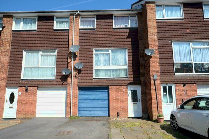 3 Bedroom Town House To Rent In Cambridge Road, GU11
