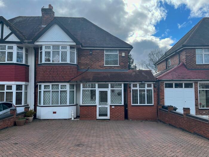 3 Bedroom Semi-Detached House To Rent In Radstock Avenue, Birmingham, B36