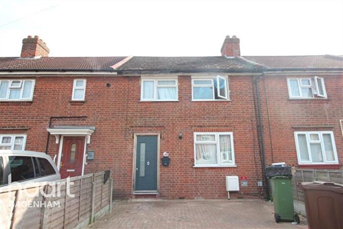 4 Bedroom Semi-Detached House To Rent In Cresecent Rd Dagenham, RM10