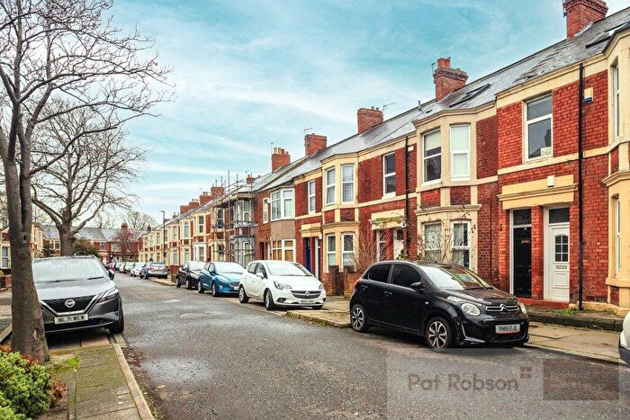 5 Bedroom Maisonette To Rent In Kelvin Grove, Sandyford, Newcastle Upon Tyne, NE2