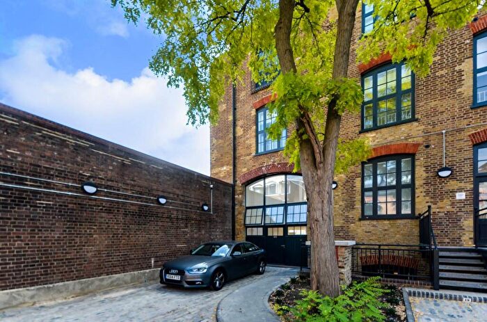 1 Bedroom Flat To Rent In Severn Court, Limehouse, London, E14